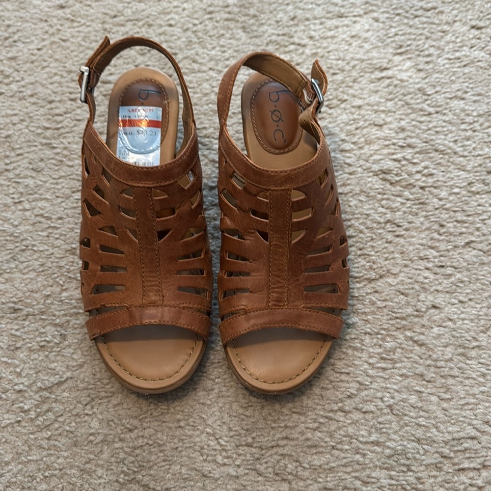 Women’s BOC heel. Tan leather upper. Size 7